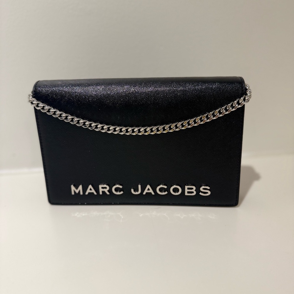 NWT Marc Jacobs wallet on chain